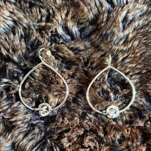 Kendra Scott Elegant Presleigh Love Knot Hoop Earrings